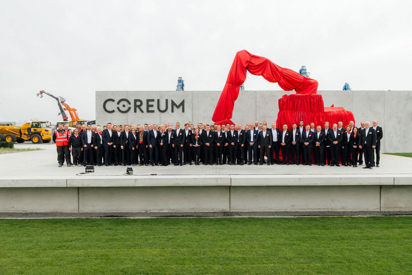 Mitarbeiter der Kiesel Gruppe bei der feierlichen Eröffnung des Coreums (© Coreum GmbH)