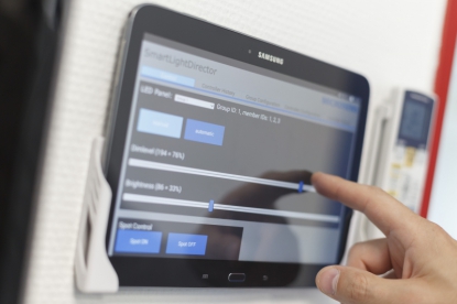  Controlling the lighting, air-conditioning and blinds from a tablet or smartphone – in a convenient and user-friendly way